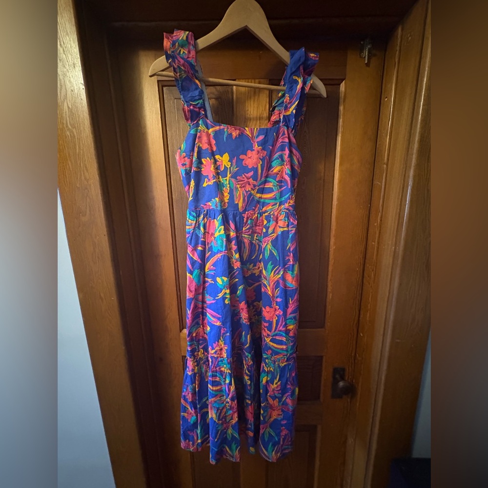 Pretty brightly colored sundress! Size 2 but runs just a little large.